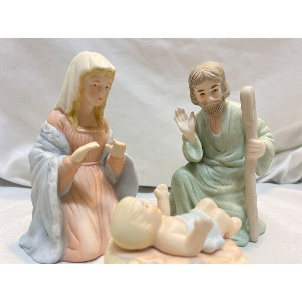 Lefton Porcelain Christopher Collection 5 Pc Nativity Set in Box - Picture 3 of 8